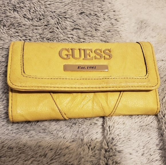 Yellow GUESS wallet - Picture 6 of 6